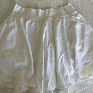 NWOT lululemon white court rival skirt size 2 never worn just tried on